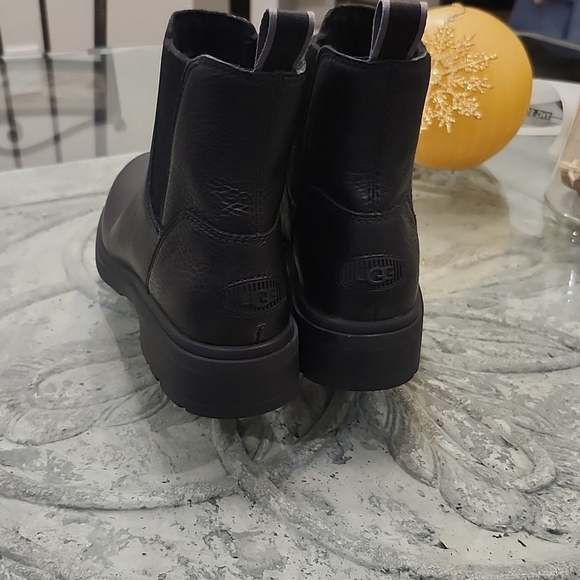UGG HARRISON Women's CHELSEA BOOTS LIKE NEW SZ 9 - Picture 6 of 14